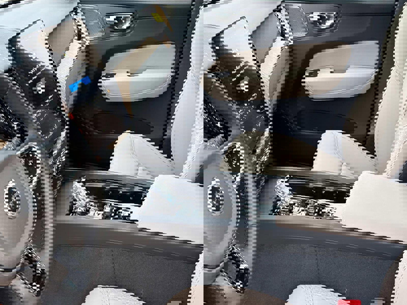 New 2026 Volvo XC60 B5 Plus w/ Climate Package image 19