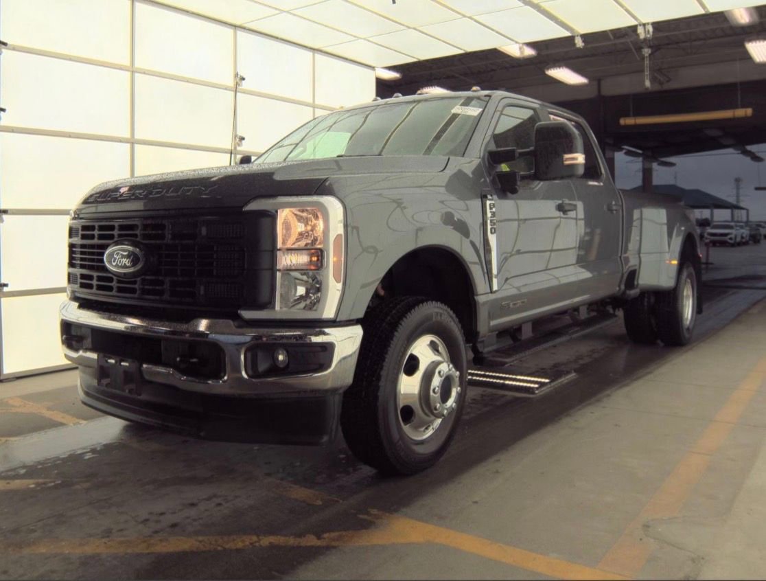 Certified 2025 Ford F350 XL w/ 360-Degree Camera Package AWD/4WD image 2