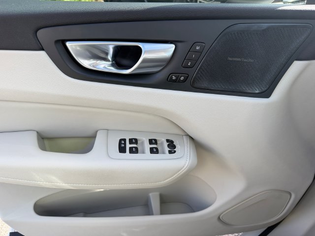 Certified 2024 Volvo XC60 B5 Plus w/ Protection Package AWD/4WD image 32