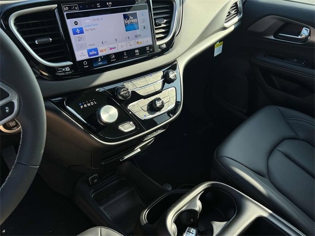 New 2025 Chrysler Voyager LX image 23