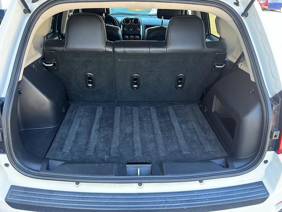 Used 2016 Jeep Compass Latitude image 10