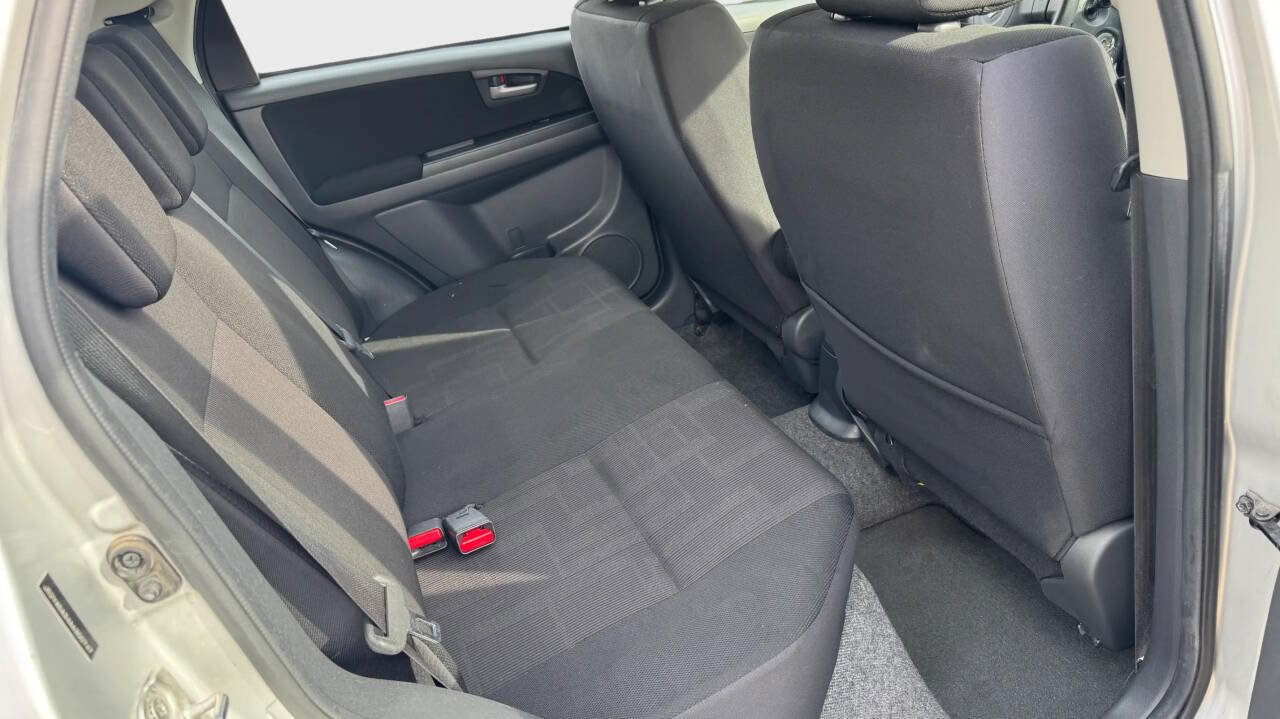Used 2010 Suzuki SX4 Base 4dr Crossover CVT image 15