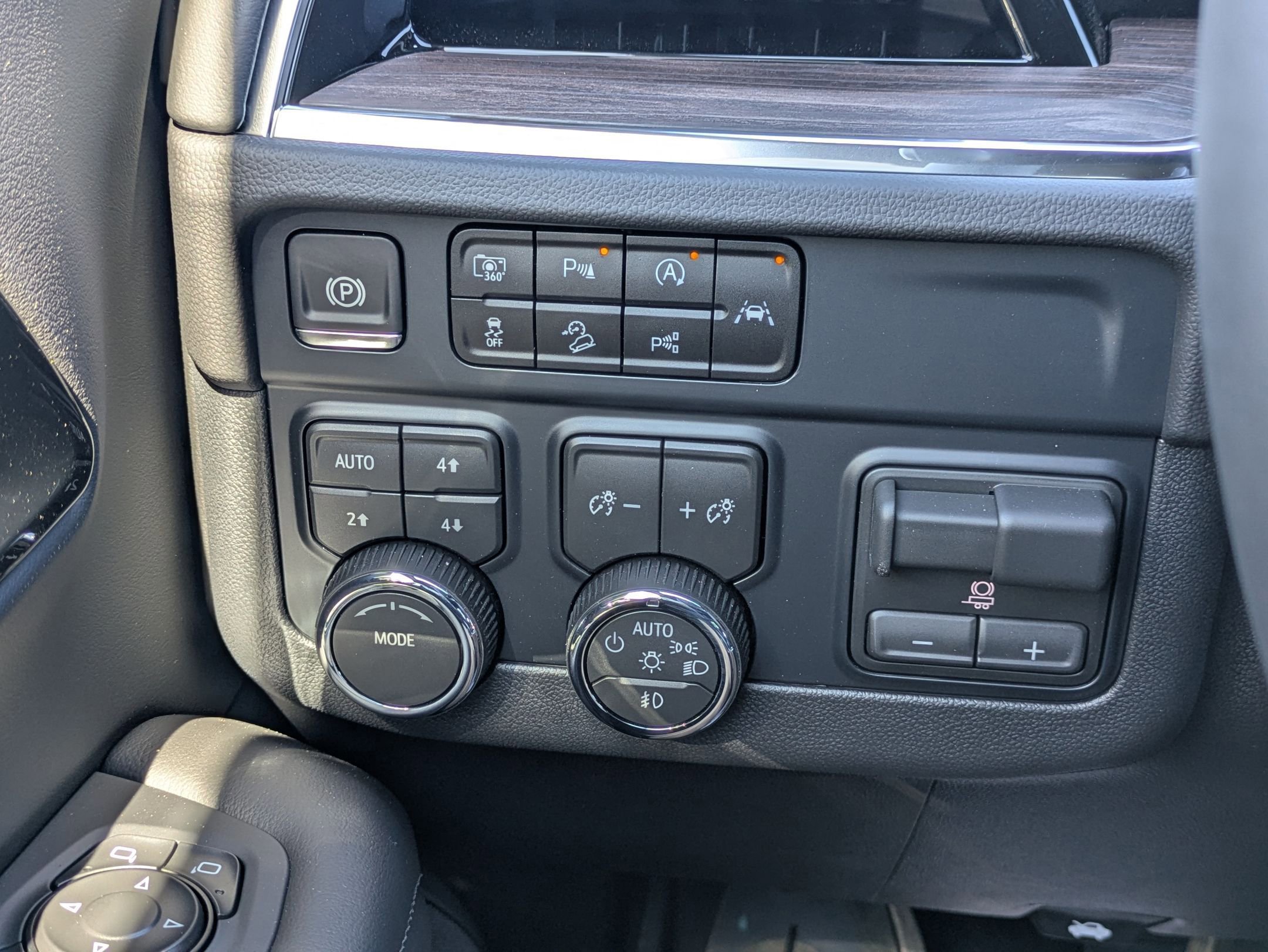 New 2026 Chevrolet Suburban LT w/ Comfort Package image 22