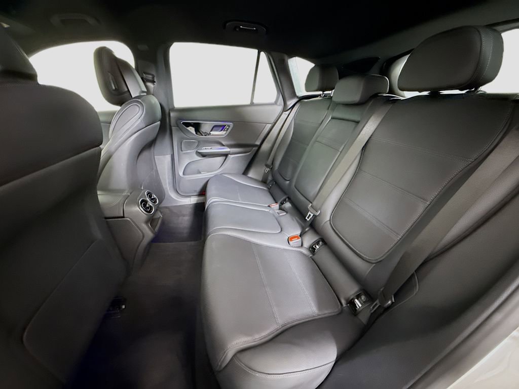 Used 2024 Mercedes-Benz GLC 300 image 23
