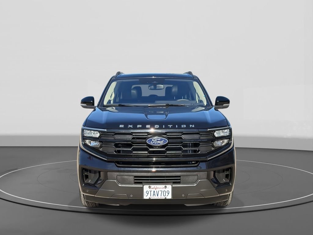 Certified 2025 Ford Expedition Active image 3