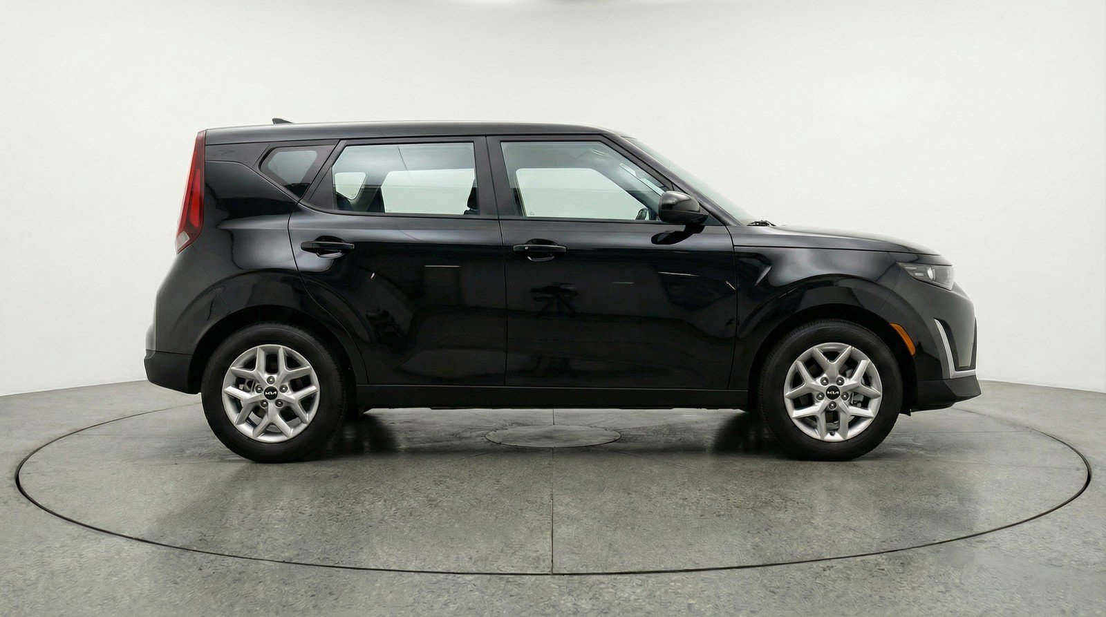 Used 2025 Kia Soul LX w/ LX Technology Package FWD image 11
