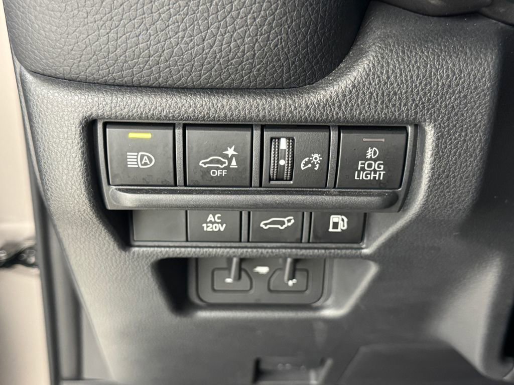 Used 2024 Toyota Land Cruiser image 27