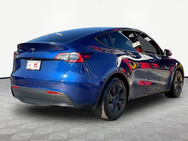Used 2024 Tesla Model Y Long Range RWD image 7