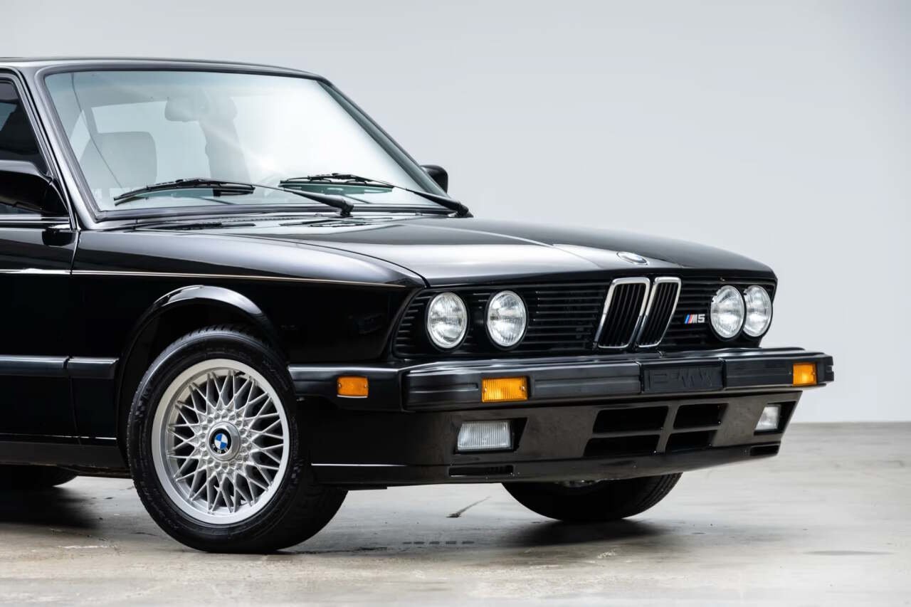 Used 1988 BMW M5 RWD image 12