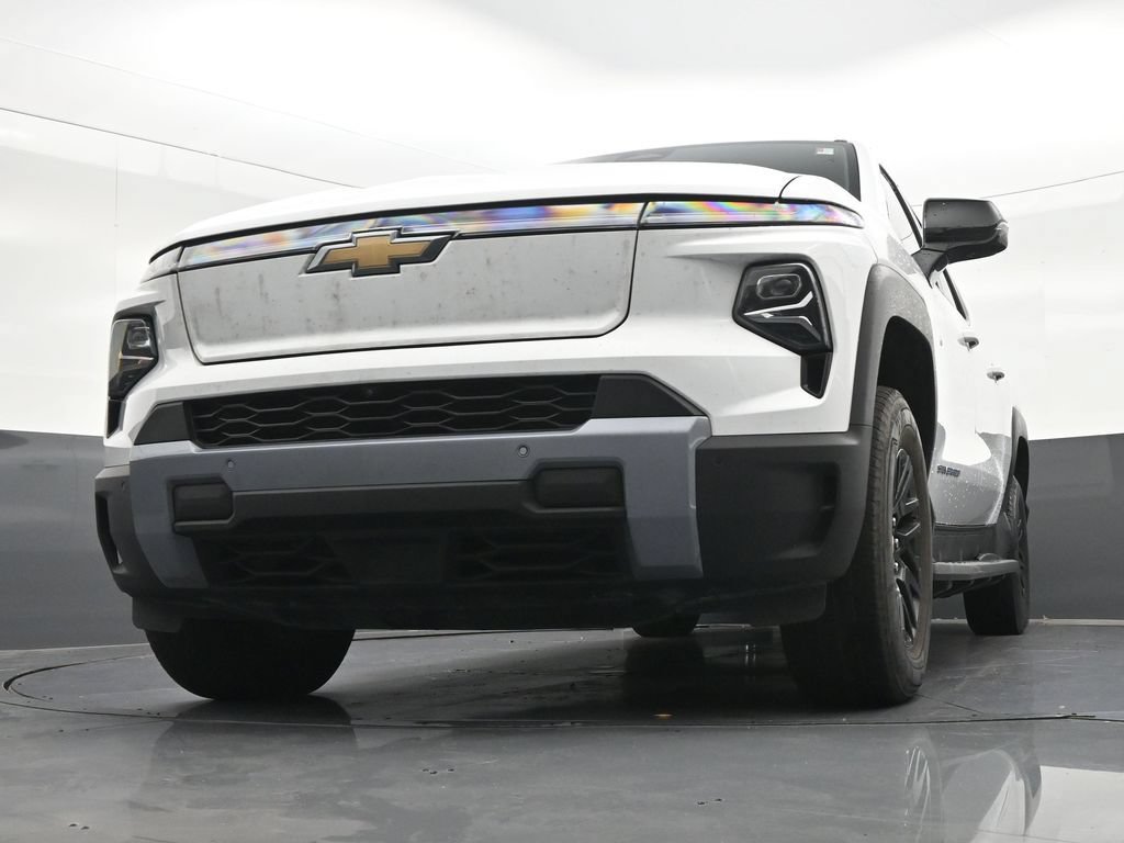 Used 2025 Chevrolet Silverado EV LT AWD/4WD image 31