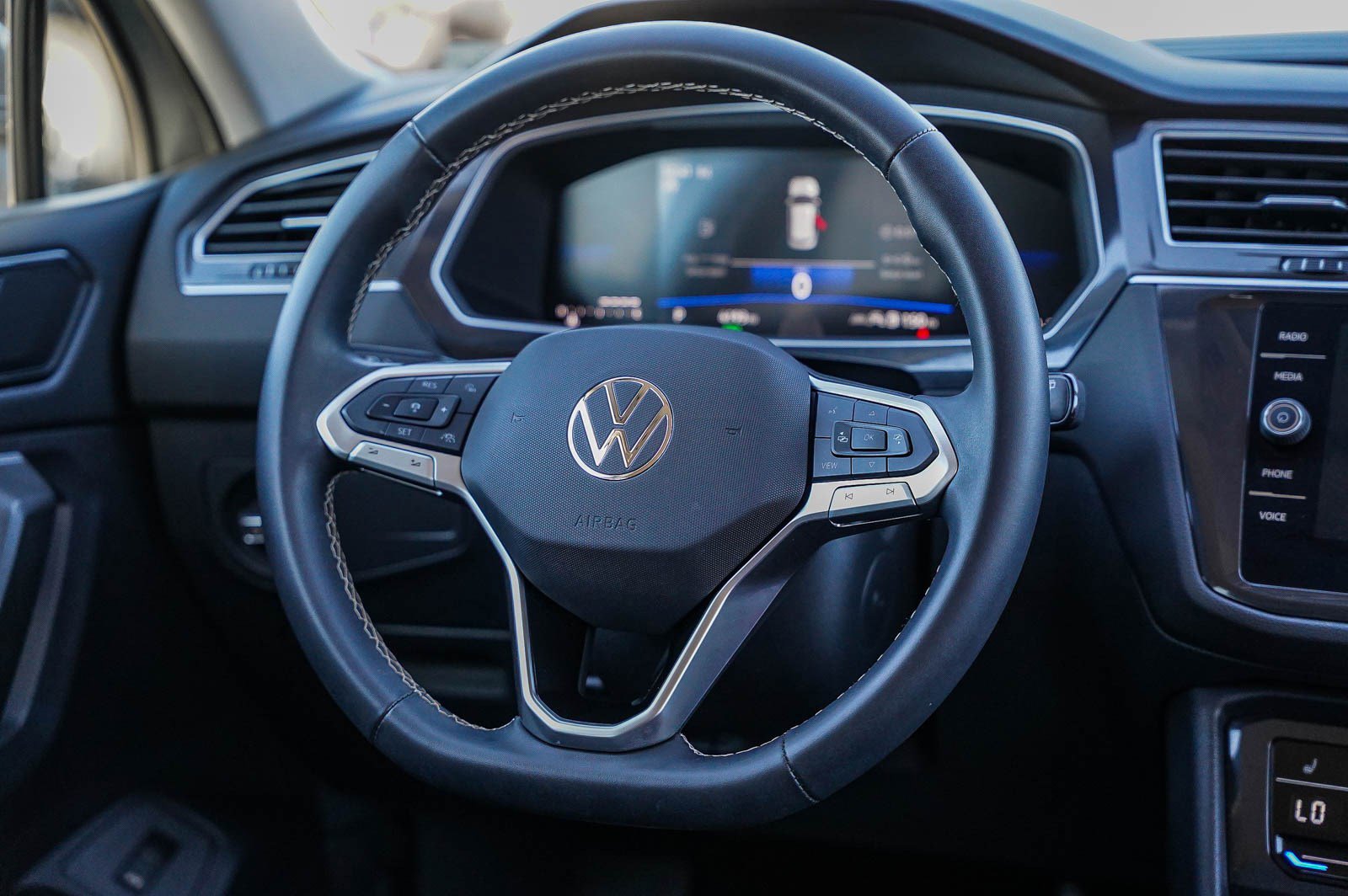 Used 2024 Volkswagen Tiguan SE image 16