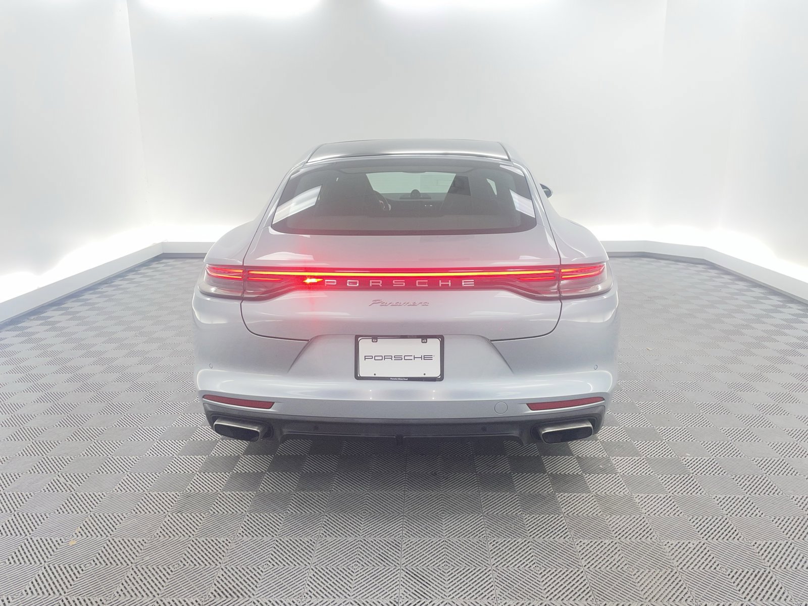 Certified 2021 Porsche Panamera image 18