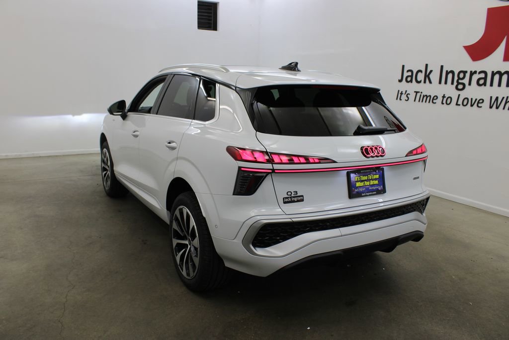 New 2026 Audi Q3 quattro 2.0T image 3