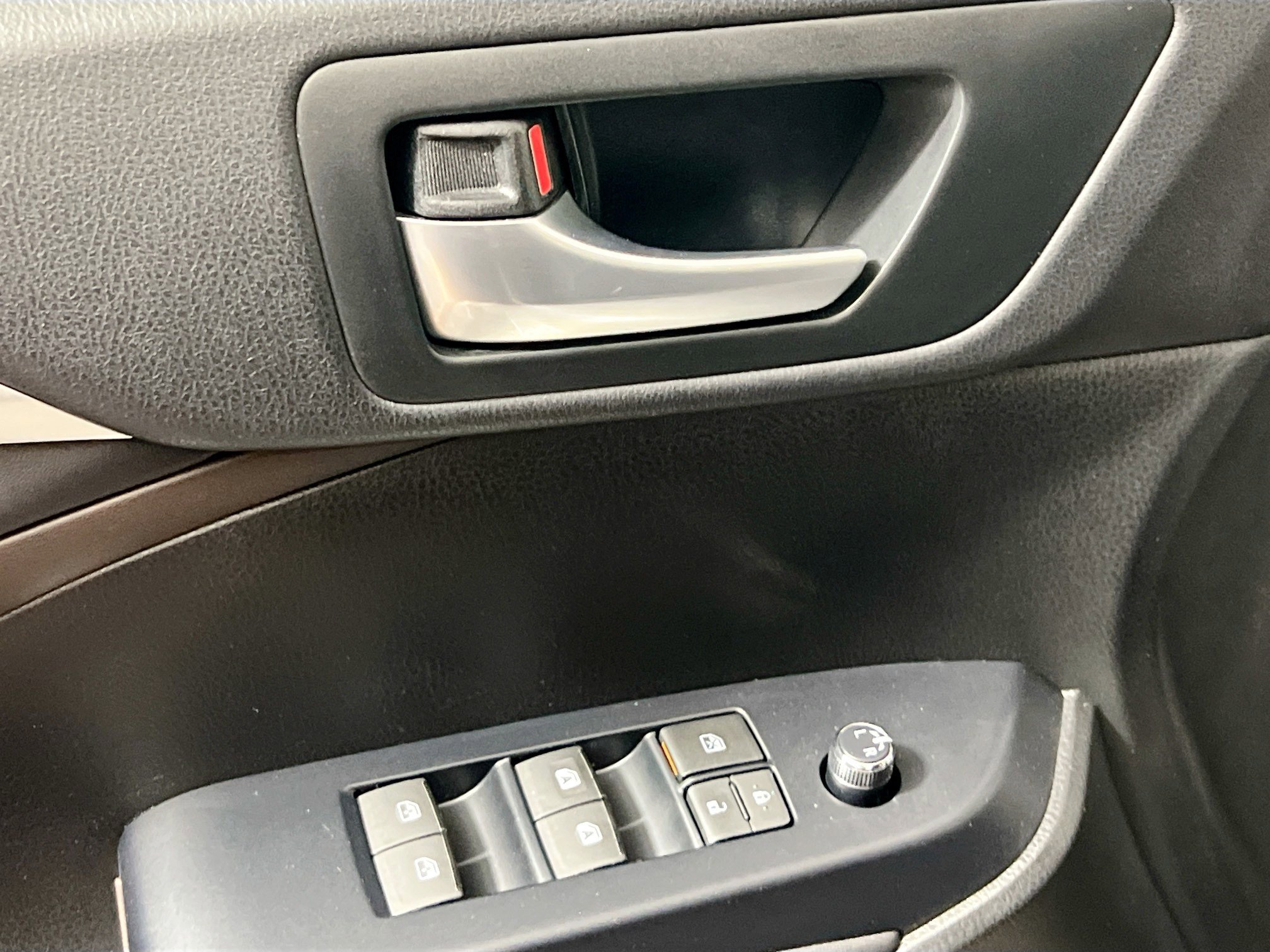 Used 2016 Toyota Highlander XLE image 16