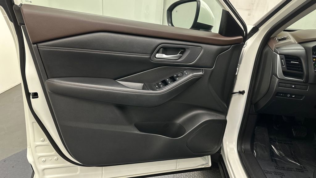 Certified 2023 Nissan Rogue SV w/ SV Premium B Package image 16