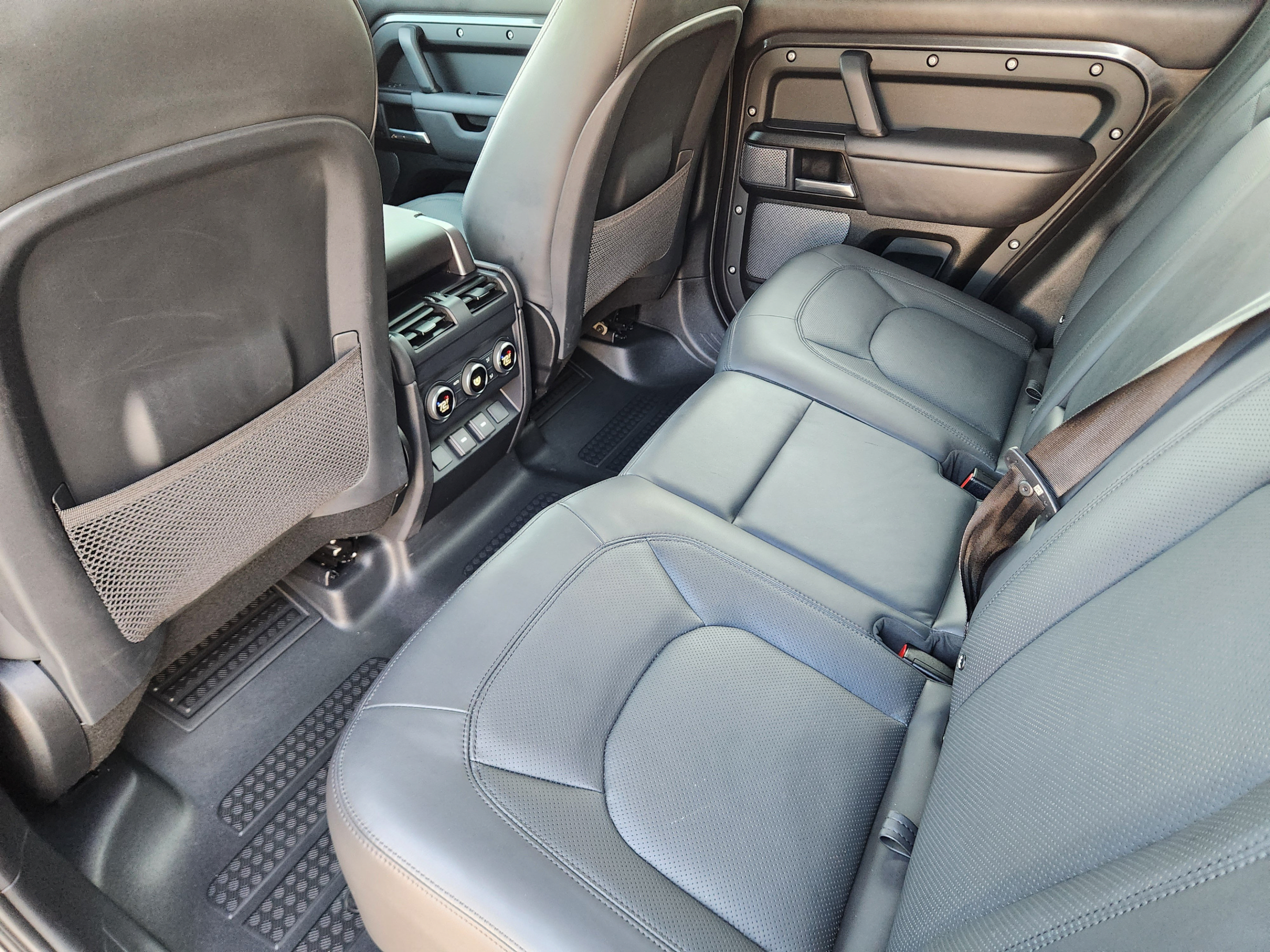 Certified 2023 Land Rover Defender 110 V8 AWD/4WD image 25