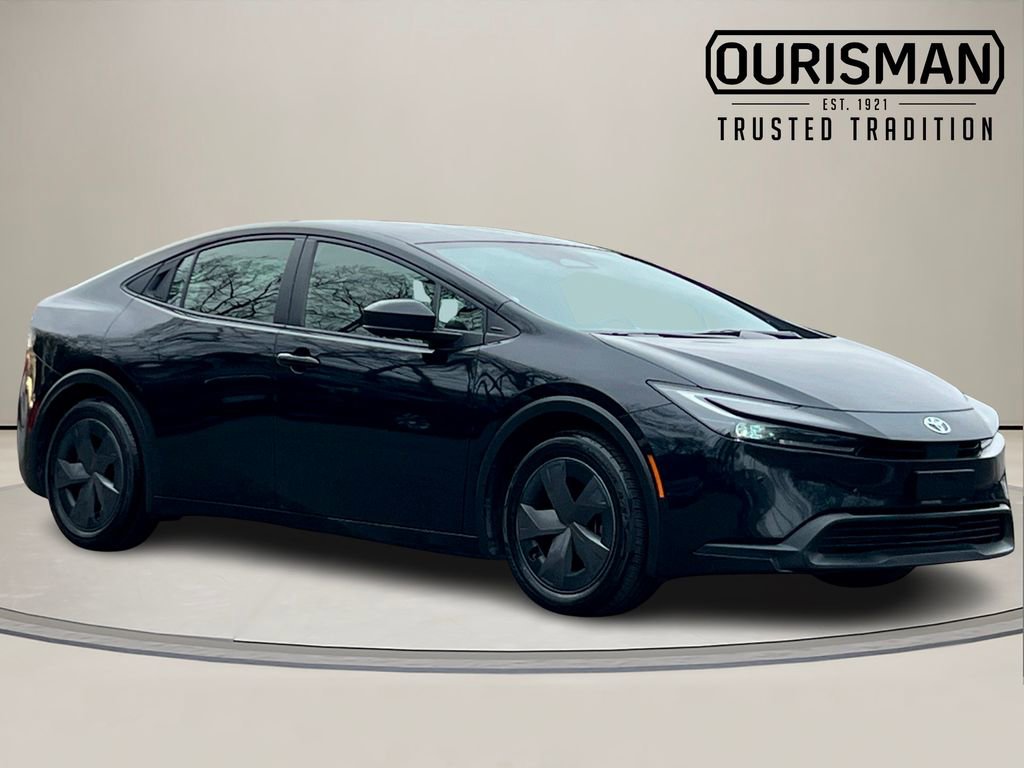 Used 2024 Toyota Prius LE image 1