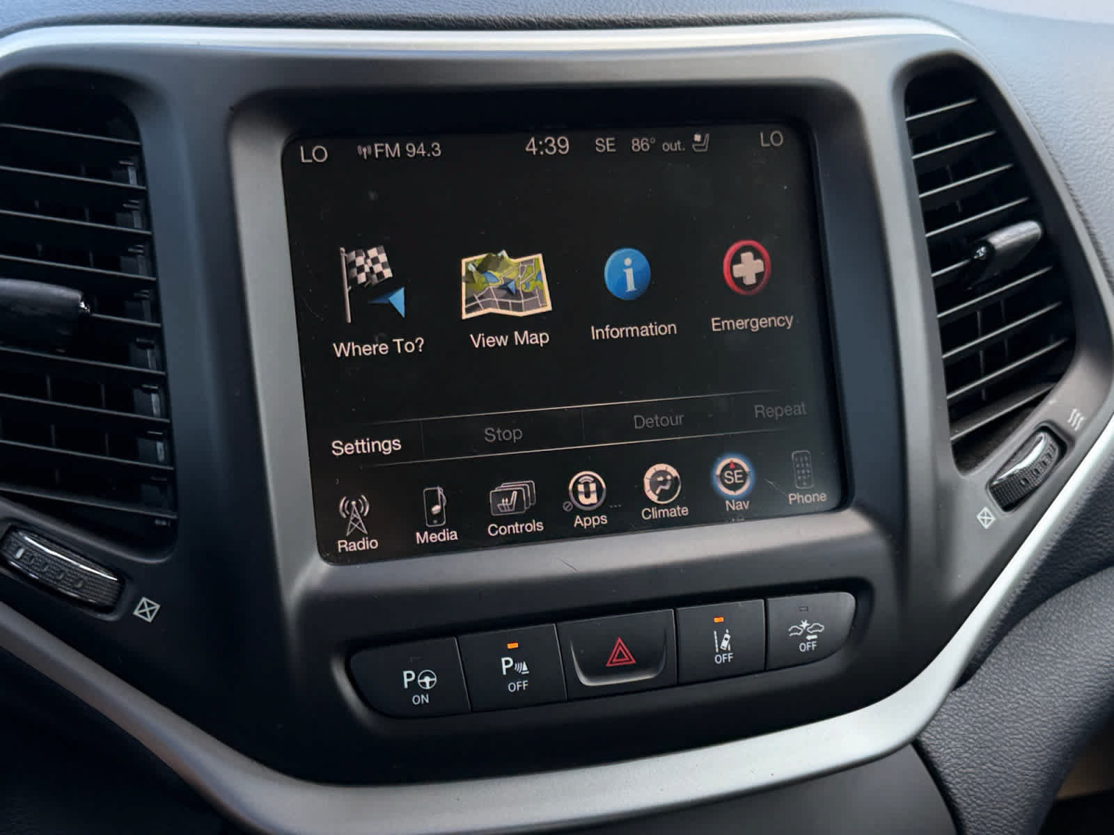 Used 2015 Jeep Cherokee Limited w/ Luxury Group AWD/4WD image 61