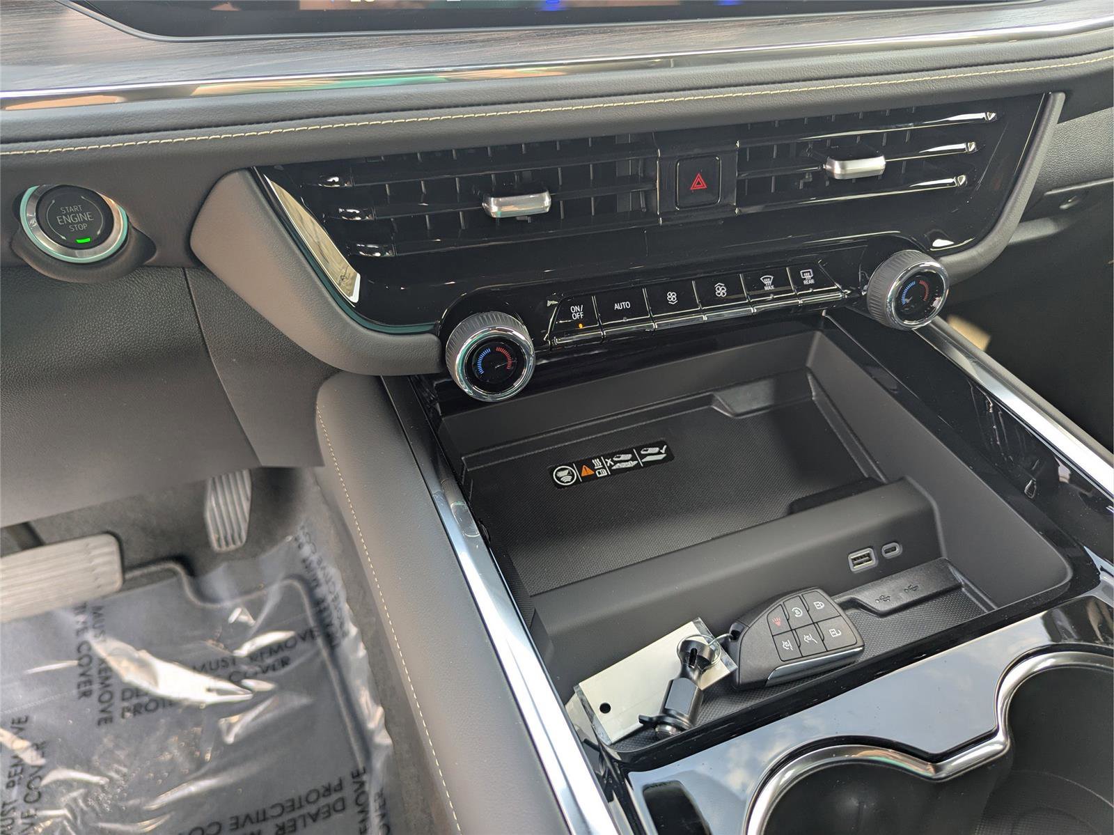 New 2025 Chevrolet Suburban Premier image 24