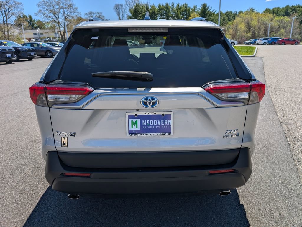 Used 2021 Toyota RAV4 XLE w/ Convenience Package AWD/4WD image 4