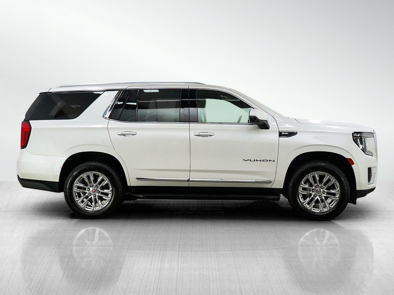 Used 2023 GMC Yukon SLT w/ SLT Premium Package AWD/4WD image 6
