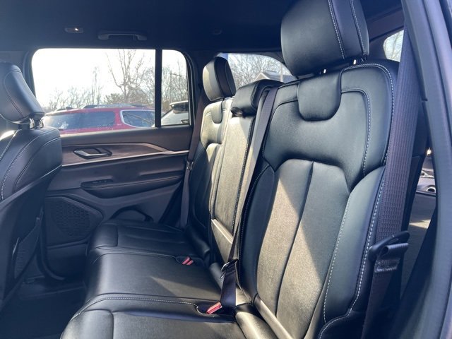 Used 2024 Jeep Grand Cherokee Limited image 20