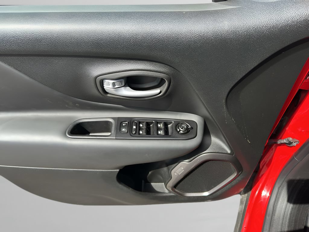 Used 2023 Jeep Renegade Latitude w/ Sun/Sound Group AWD/4WD image 15