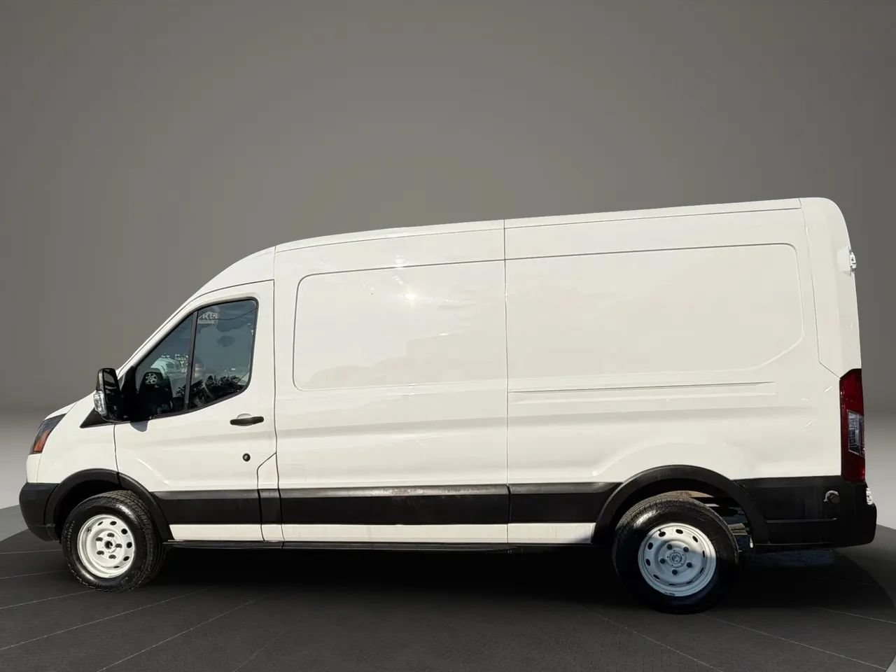 Used 2019 Ford Transit 150 148 Medium Roof RWD image 7
