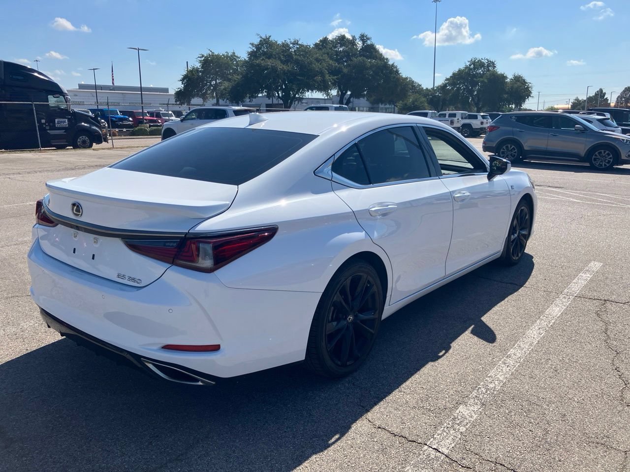 Used 2023 Lexus ES 350 F Sport w/ Accessory Package (Z2) FWD image 4