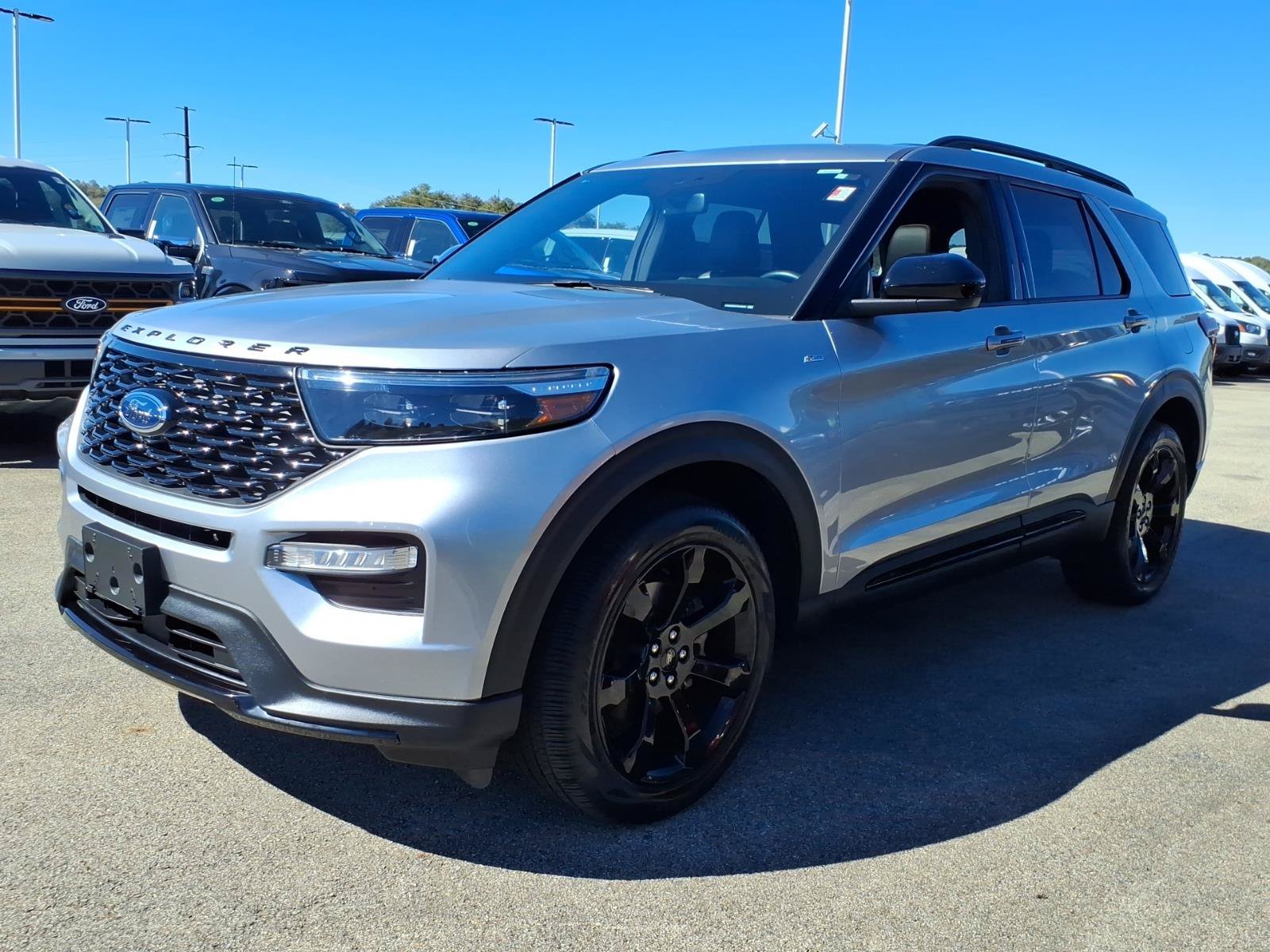 Used 2023 Ford Explorer ST-Line w/ Class IV Trailer Tow Package AWD/4WD image 3