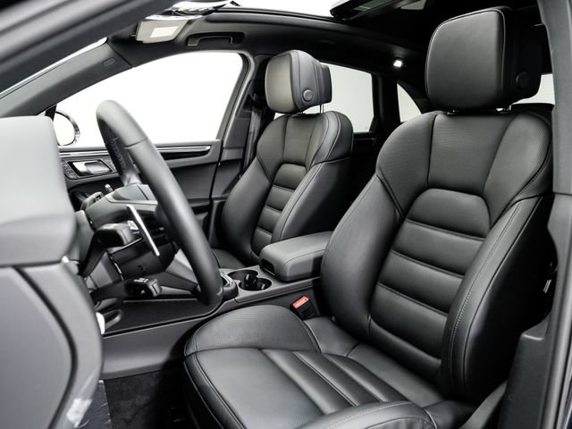 Certified 2026 Porsche Macan AWD/4WD image 5