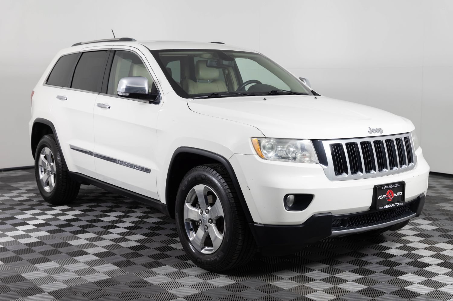 Used 2011 Jeep Grand Cherokee Limited AWD/4WD image 11