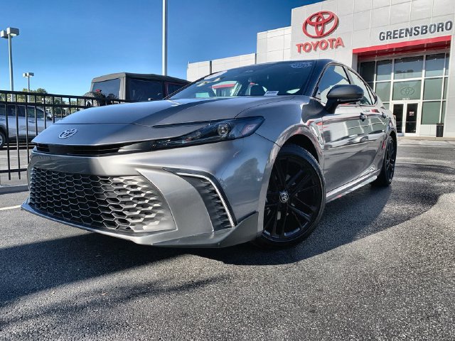 Used 2026 Toyota Camry SE FWD image 4