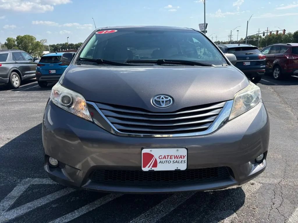 Used 2017 Toyota Sienna XLE Premium AWD/4WD image 8