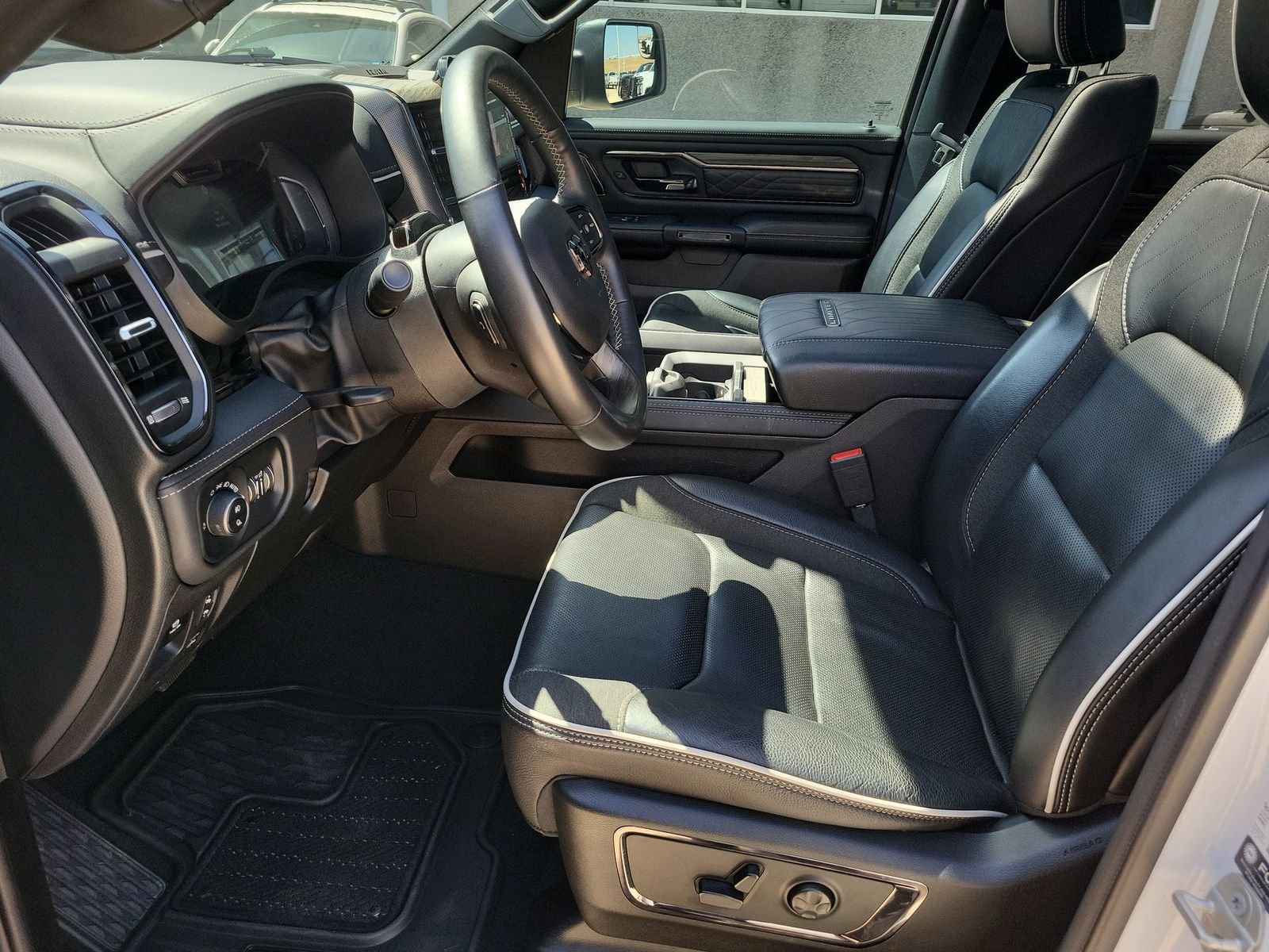 Used 2025 RAM 1500 Limited AWD/4WD image 20