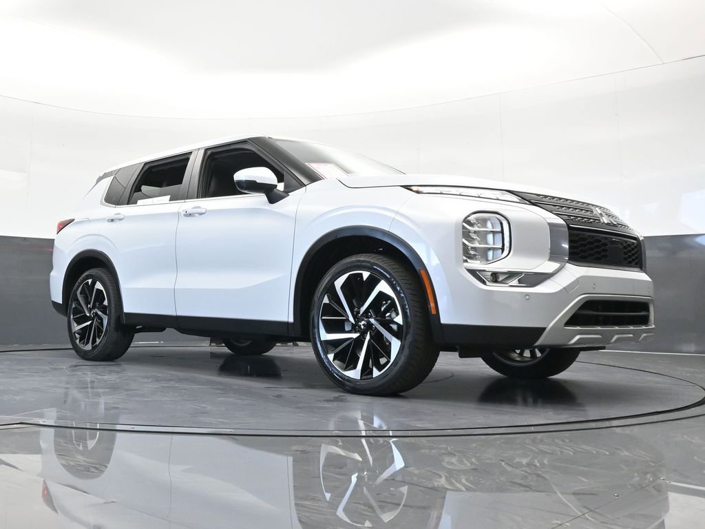 Used 2023 Mitsubishi Outlander SE image 71