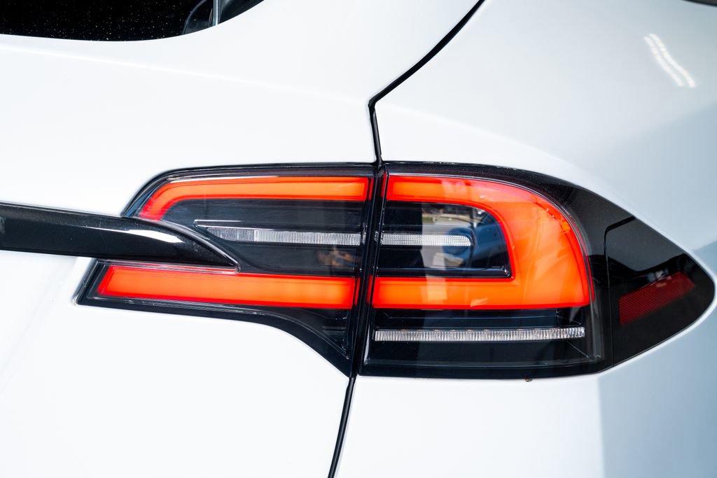 Used 2022 Tesla Model X Plaid image 27