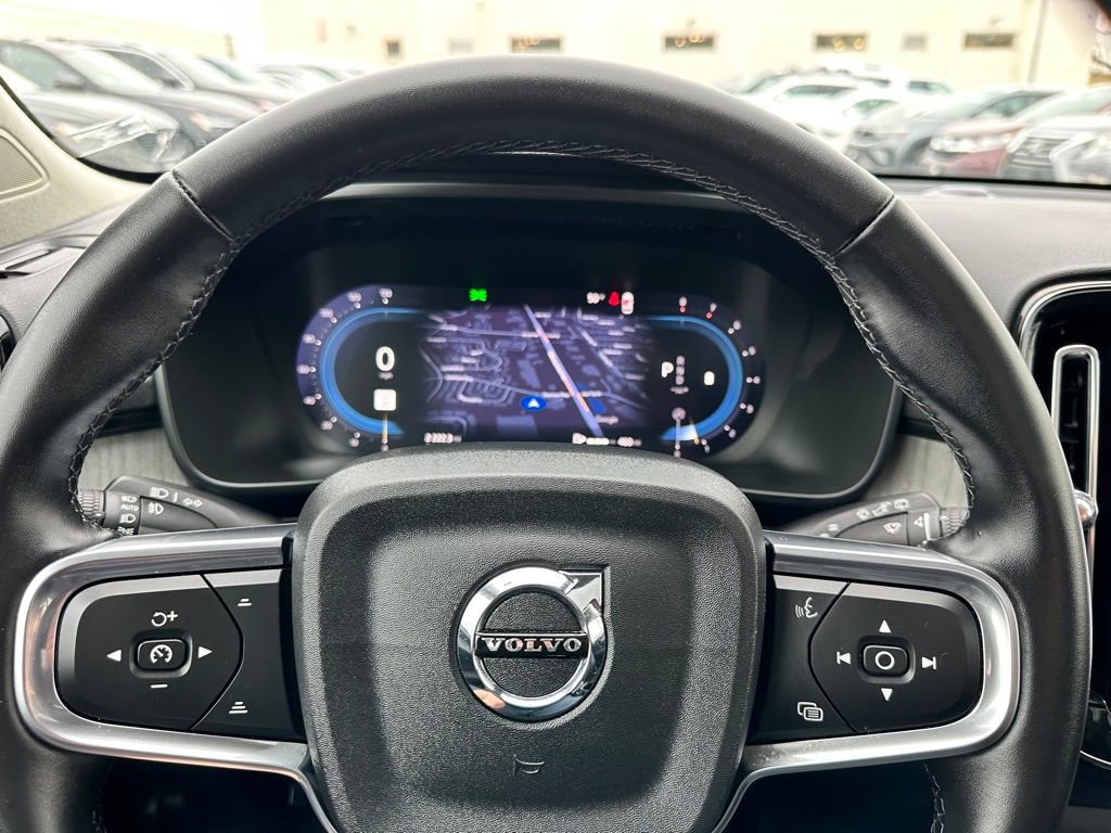 Used 2025 Volvo XC40 B5 Plus image 24