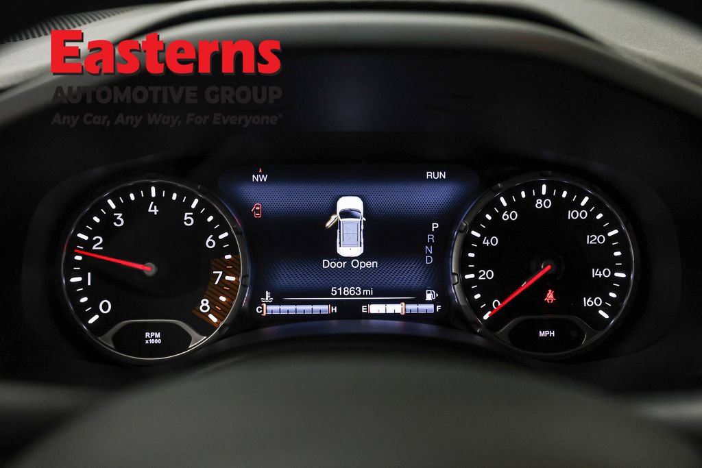 Used 2023 Jeep Renegade Latitude AWD/4WD image 18