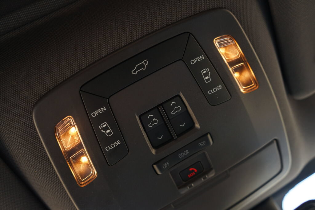 Used 2022 Toyota Sienna XSE w/ XSE Plus Package AWD/4WD image 30