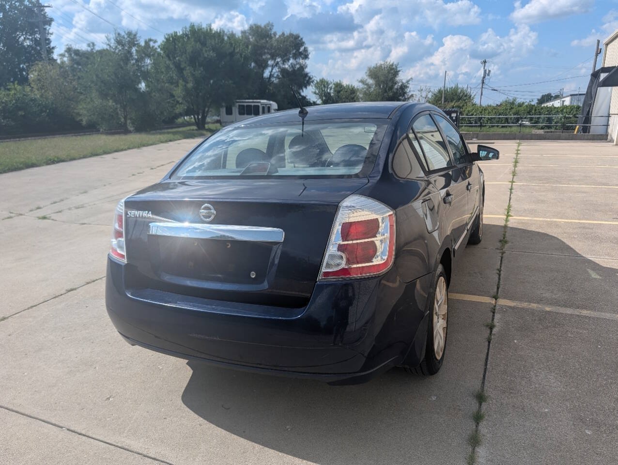 Used 2010 Nissan Sentra 2.0 S FWD image 2