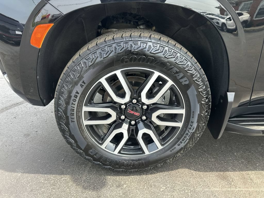 Used 2024 GMC Yukon AT4 w/ Technology Package AWD/4WD image 10
