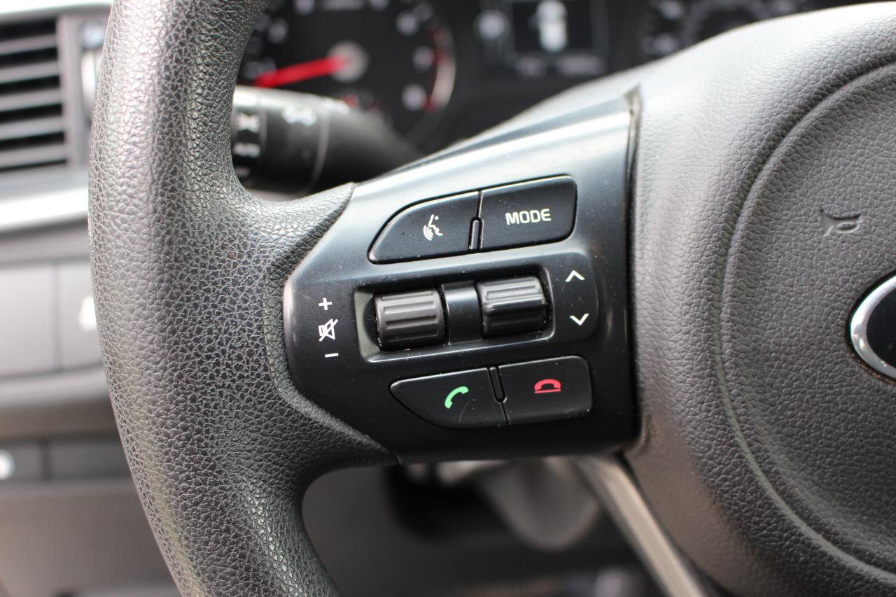 Used 2017 Kia Sorento FWD image 16