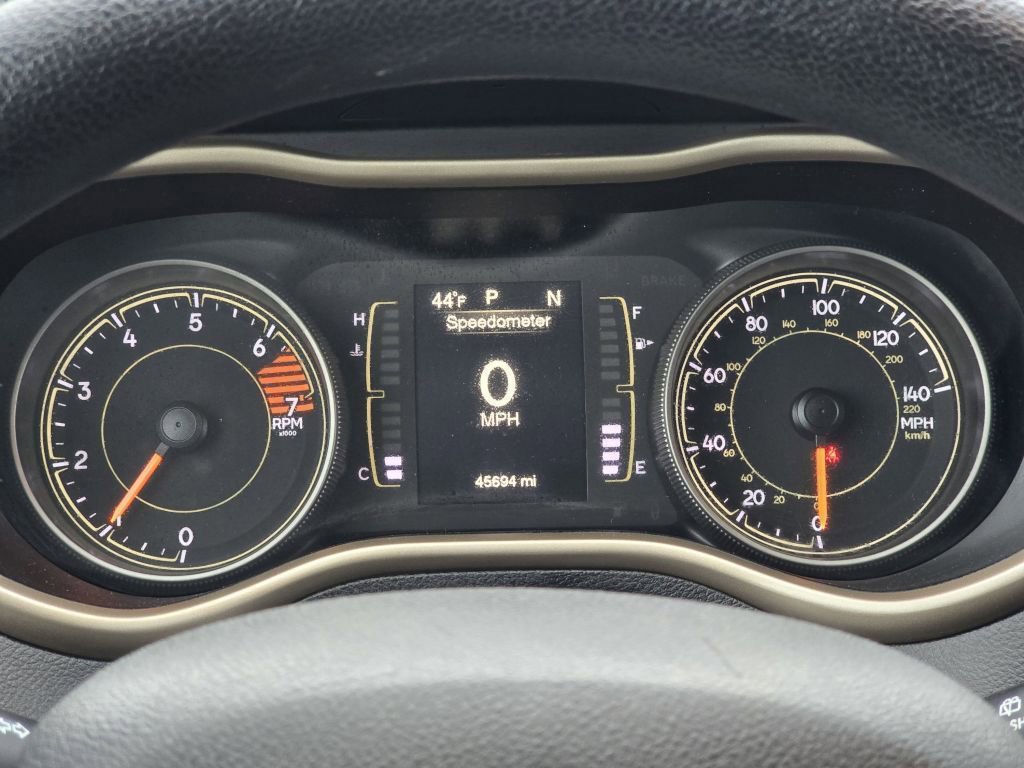 Used 2018 Jeep Cherokee Latitude AWD/4WD image 11