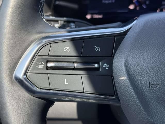 Used 2024 Chevrolet Traverse LT w/ Trailering Package FWD image 22