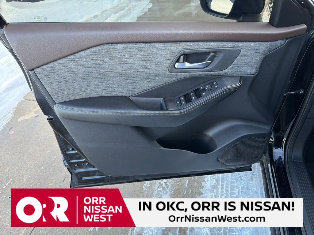 Used 2023 Nissan Rogue SV image 12