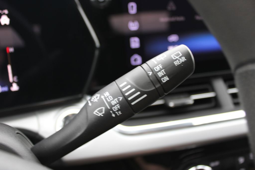 Used 2025 Chevrolet Trax LT image 37