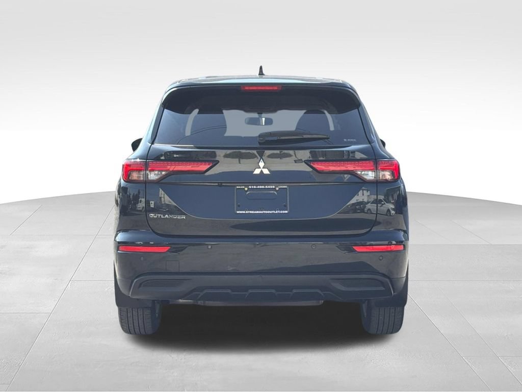 Used 2024 Mitsubishi Outlander ES AWD/4WD image 6