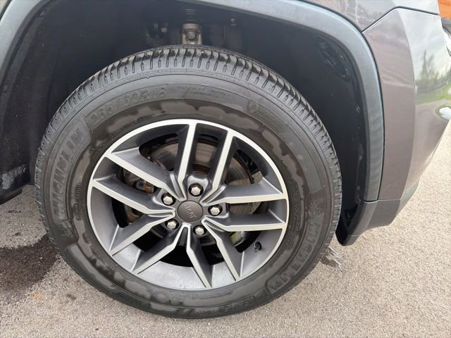 Used 2016 Jeep Grand Cherokee Limited AWD/4WD image 4