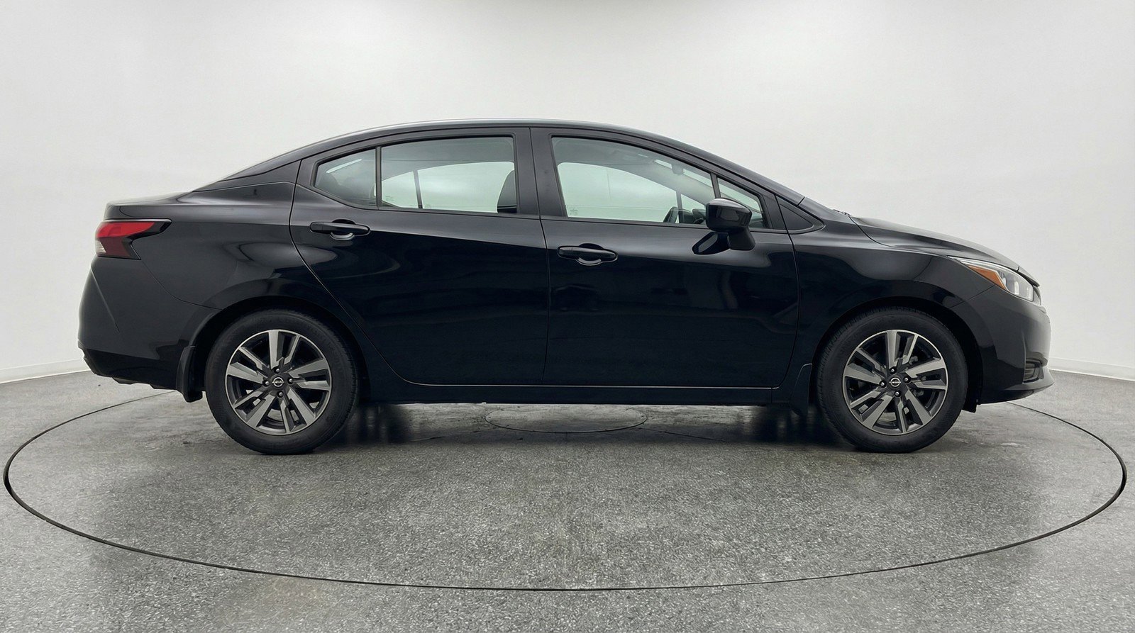 Used 2025 Nissan Versa SV FWD image 11